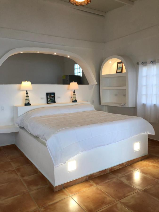 Oceanfront Bungalows - Paradise Rentals Santa Catalina Eksteriør billede